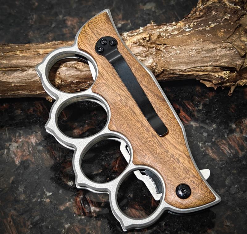 Outdoor camping and mountaineering ring folding knife with window breaking function, multi-functional portable folding knife